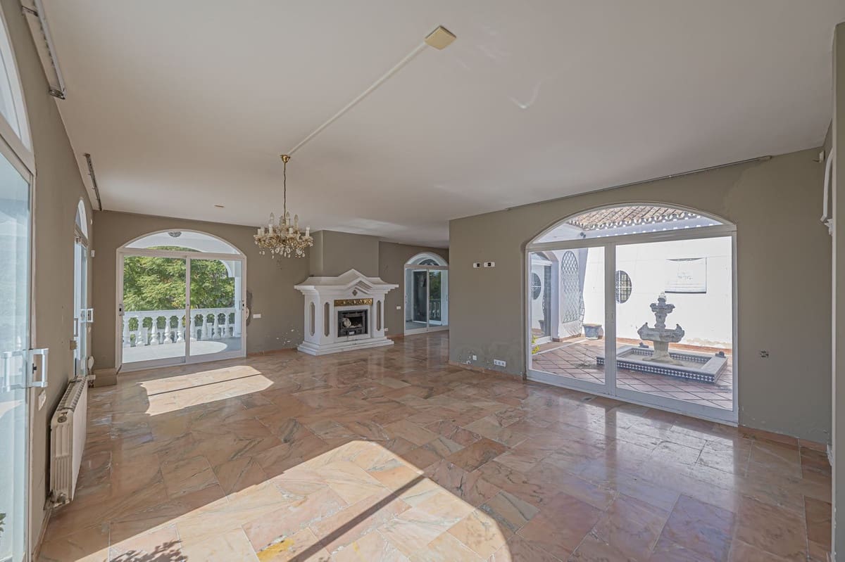 4 Zimmer Villa zu verkaufen in El Paraiso mit Pool Garage - 1.700.000 € (Ref: 10073039)