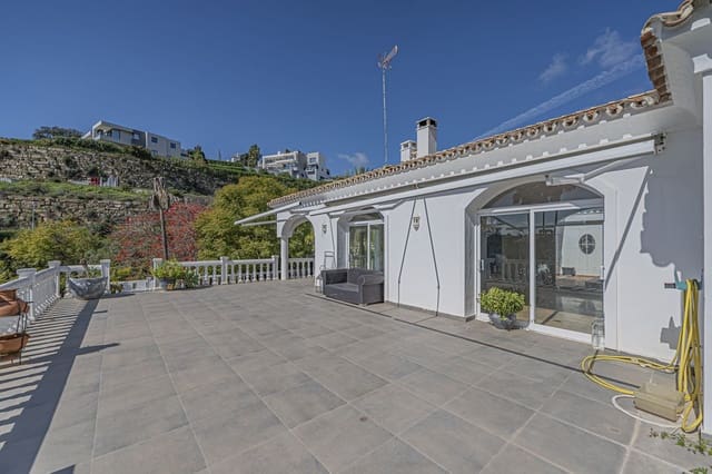 4 Zimmer Villa zu verkaufen in El Paraiso, Estepona mit Pool Garage - 1.700.000 € (Ref: 10073039)