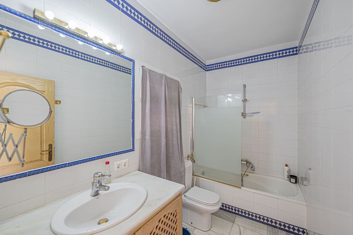 4 Zimmer Villa zu verkaufen in El Paraiso mit Pool Garage - 1.700.000 € (Ref: 10073039)