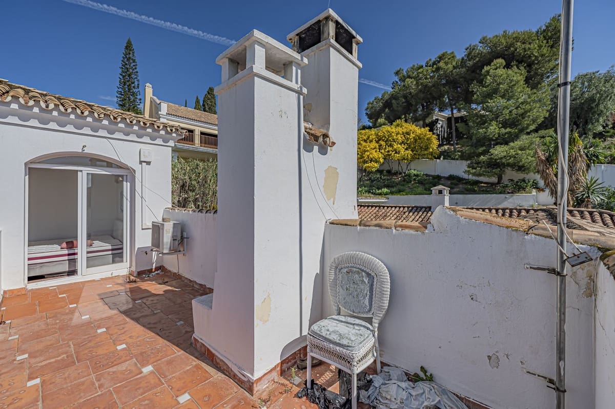4 Zimmer Villa zu verkaufen in El Paraiso mit Pool Garage - 1.700.000 € (Ref: 10073039)