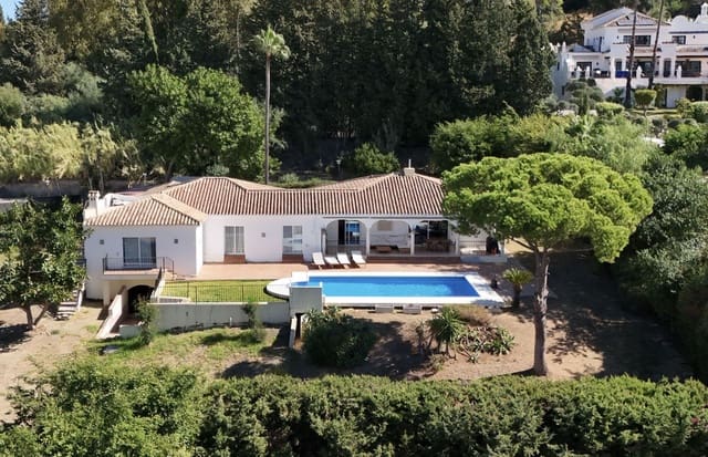 4 Zimmer Villa zu verkaufen in El Paraiso, Estepona mit Pool Garage - 1.695.000 € (Ref: 10073040)