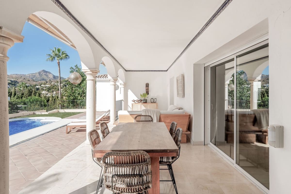 4 Zimmer Villa zu verkaufen in El Paraiso mit Pool Garage - 1.695.000 € (Ref: 10073040)