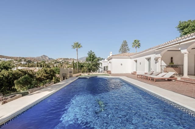 4 Zimmer Villa zu verkaufen in El Paraiso, Estepona mit Pool Garage - 1.695.000 € (Ref: 10073040)