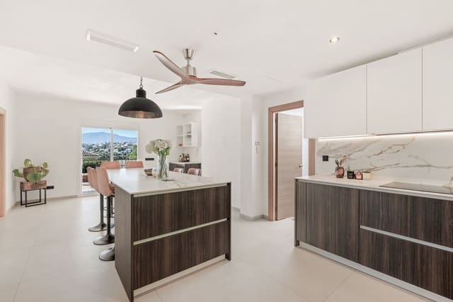 4 Zimmer Villa zu verkaufen in El Paraiso, Estepona mit Pool Garage - 1.695.000 € (Ref: 10073040)