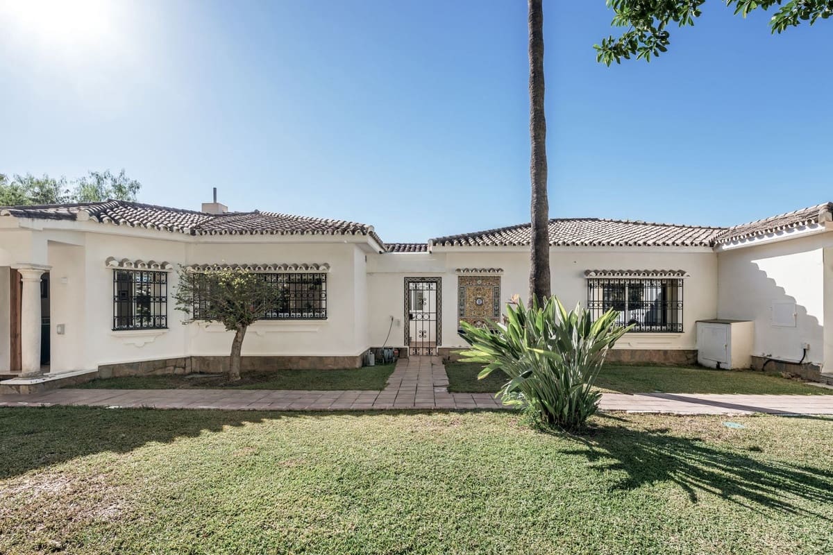 4 Zimmer Villa zu verkaufen in El Paraiso mit Pool Garage - 1.695.000 € (Ref: 10073040)