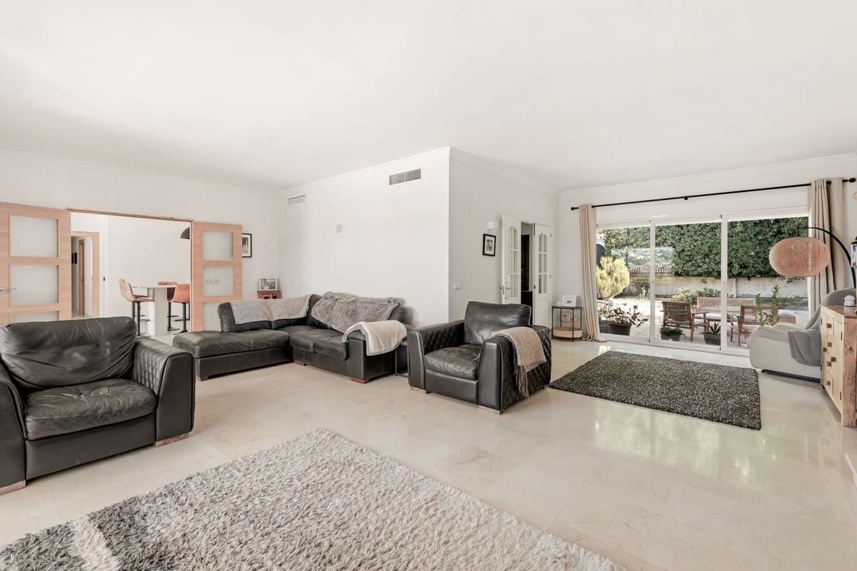 4 Zimmer Villa zu verkaufen in El Paraiso mit Pool Garage - 1.695.000 € (Ref: 10073040)