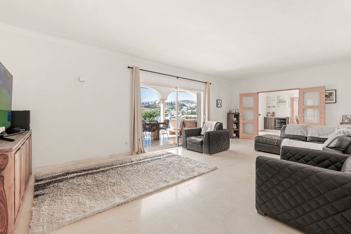 4 Zimmer Villa zu verkaufen in El Paraiso mit Pool Garage - 1.695.000 € (Ref: 10073040)