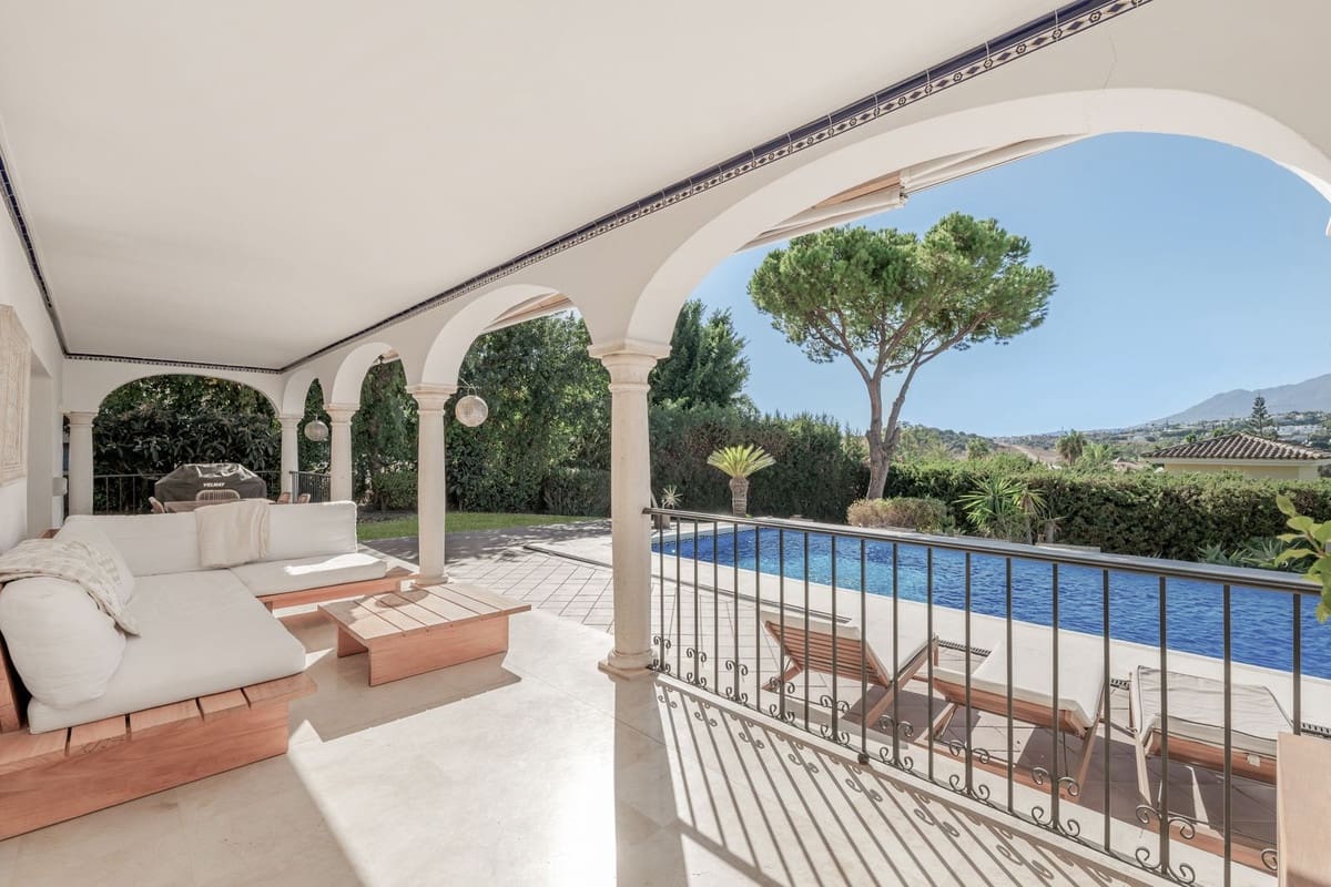 4 Zimmer Villa zu verkaufen in El Paraiso mit Pool Garage - 1.695.000 € (Ref: 10073040)