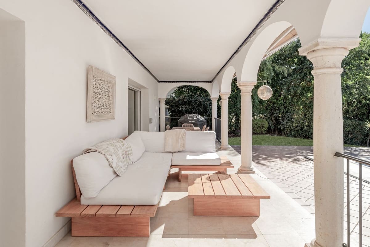 4 Zimmer Villa zu verkaufen in El Paraiso mit Pool Garage - 1.695.000 € (Ref: 10073040)