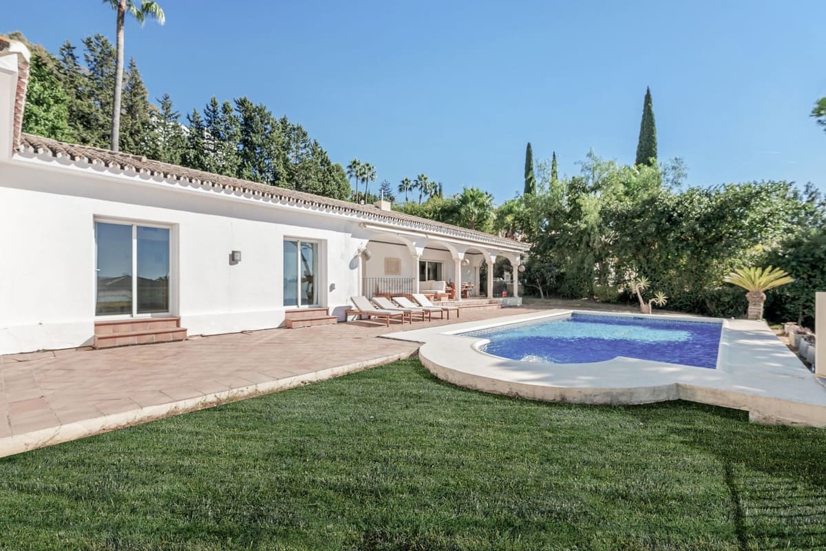 4 Zimmer Villa zu verkaufen in El Paraiso mit Pool Garage - 1.695.000 € (Ref: 10073040)