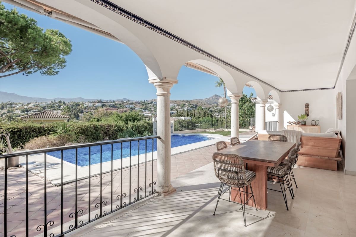 4 Zimmer Villa zu verkaufen in El Paraiso mit Pool Garage - 1.695.000 € (Ref: 10073040)
