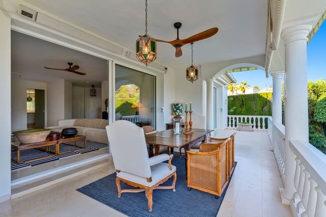 3 makuuhuone Huvila myytävänä paikassa El Paraiso, Estepona mukana 
autotalli - 1 650 000 € (Ref: 10073041)