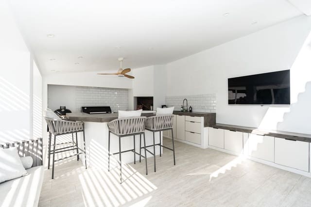 5 Zimmer Villa zu verkaufen in El Paraiso, Estepona mit Pool Garage - 1.600.000 € (Ref: 10073043)