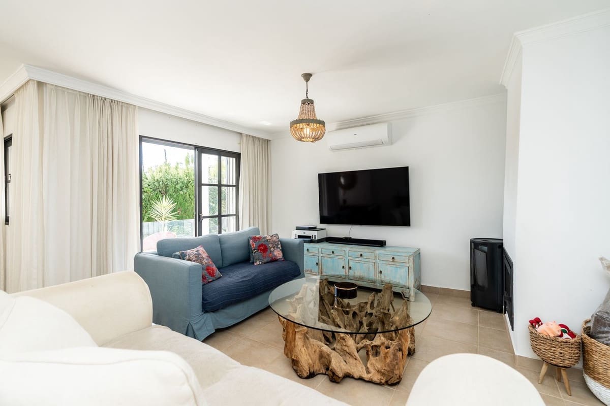 5 Zimmer Villa zu verkaufen in El Paraiso mit Pool Garage - 1.600.000 € (Ref: 10073043)