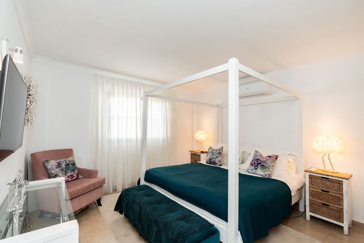 5 Zimmer Villa zu verkaufen in El Paraiso mit Pool Garage - 1.600.000 € (Ref: 10073043)