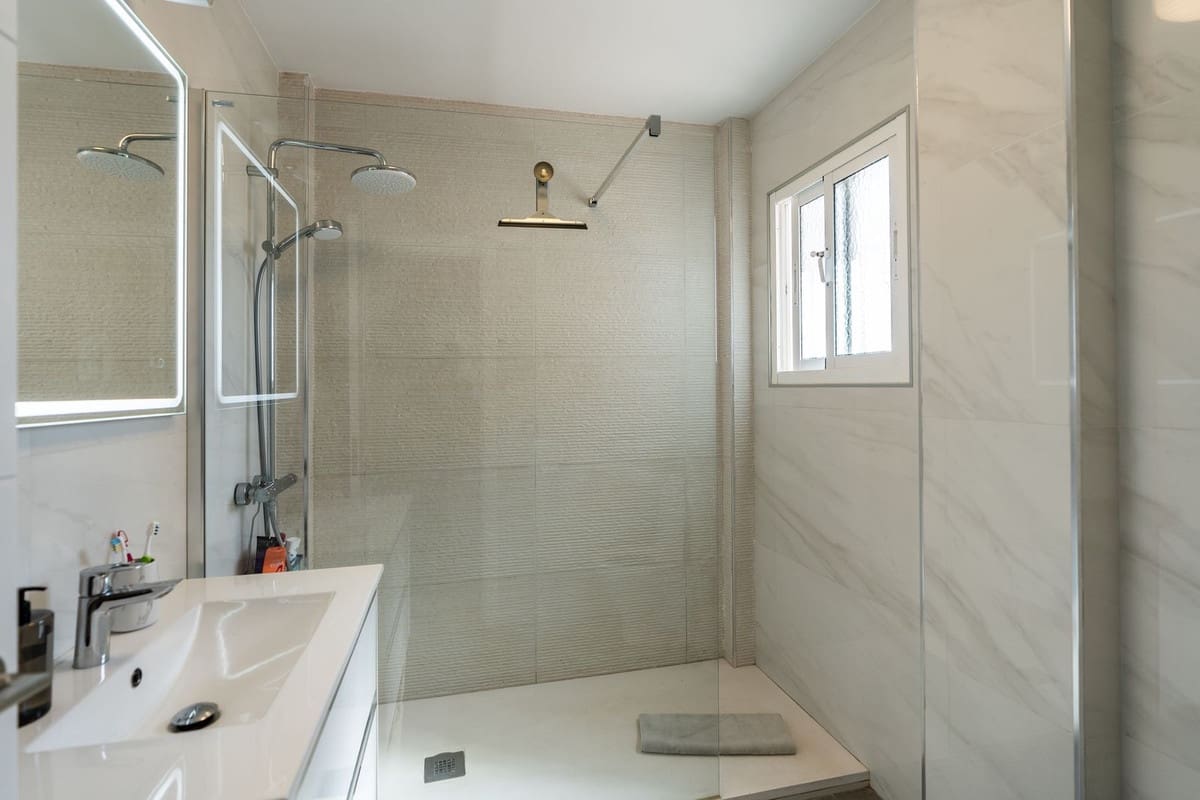 5 Zimmer Villa zu verkaufen in El Paraiso mit Pool Garage - 1.600.000 € (Ref: 10073043)
