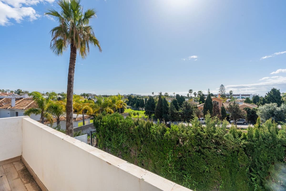 5 Zimmer Villa zu verkaufen in El Paraiso mit Pool Garage - 1.600.000 € (Ref: 10073043)