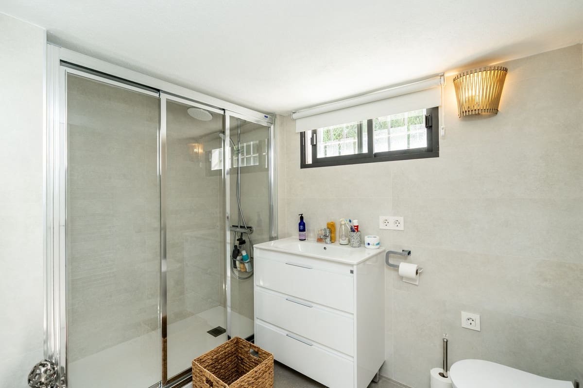5 Zimmer Villa zu verkaufen in El Paraiso mit Pool Garage - 1.600.000 € (Ref: 10073043)