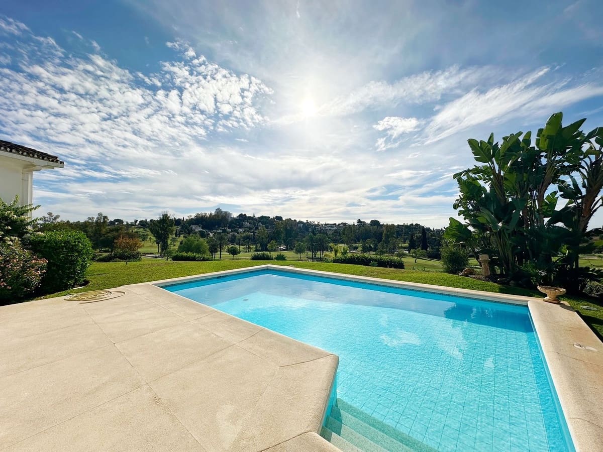 4 Zimmer Villa zu verkaufen in El Paraiso mit Pool Garage - 2.550.000 € (Ref: 10073044)