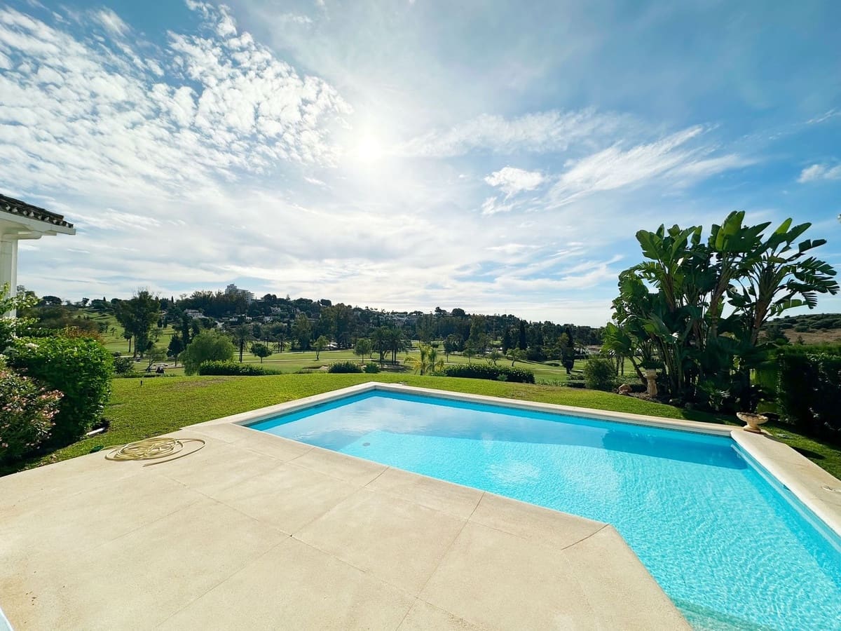 4 Zimmer Villa zu verkaufen in El Paraiso mit Pool Garage - 2.550.000 € (Ref: 10073044)