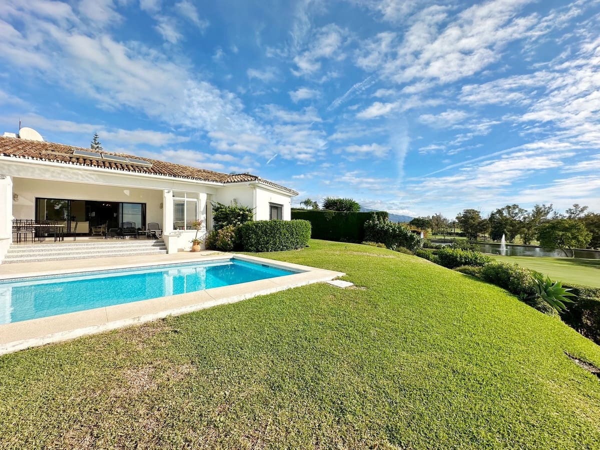 4 Zimmer Villa zu verkaufen in El Paraiso mit Pool Garage - 2.550.000 € (Ref: 10073044)