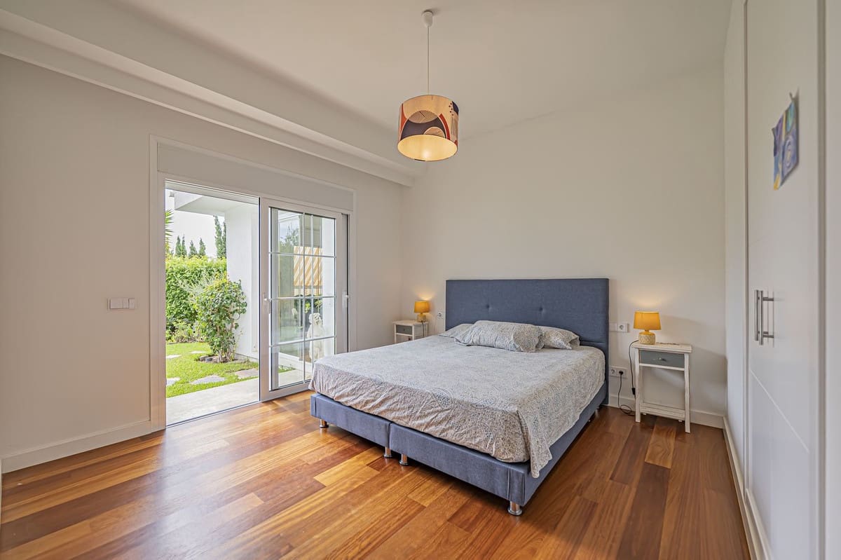4 Zimmer Villa zu verkaufen in El Paraiso mit Pool Garage - 2.480.000 € (Ref: 10073045)