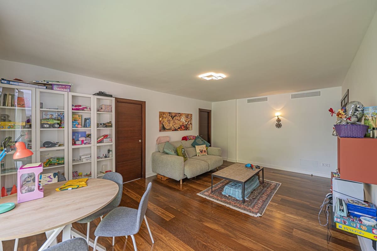 4 Zimmer Villa zu verkaufen in El Paraiso mit Pool Garage - 2.480.000 € (Ref: 10073045)