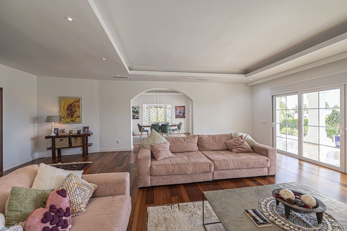 4 Zimmer Villa zu verkaufen in El Paraiso mit Pool Garage - 2.480.000 € (Ref: 10073045)
