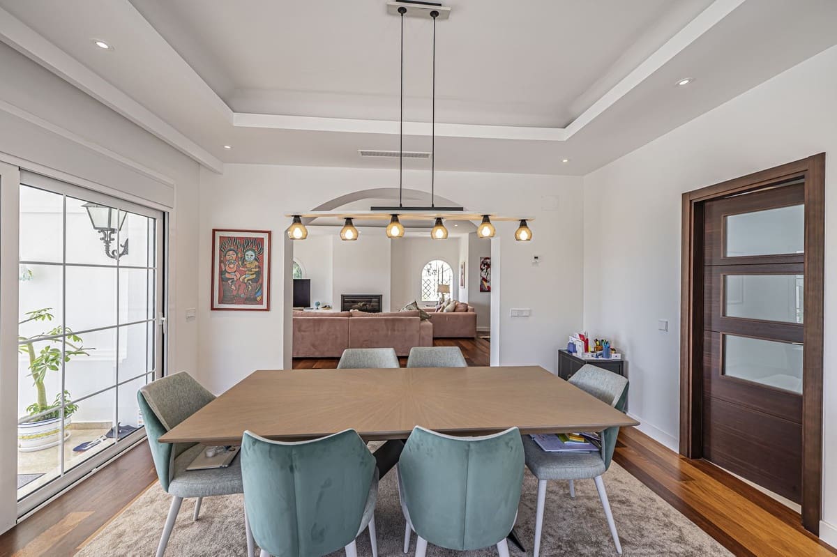 4 Zimmer Villa zu verkaufen in El Paraiso mit Pool Garage - 2.480.000 € (Ref: 10073045)