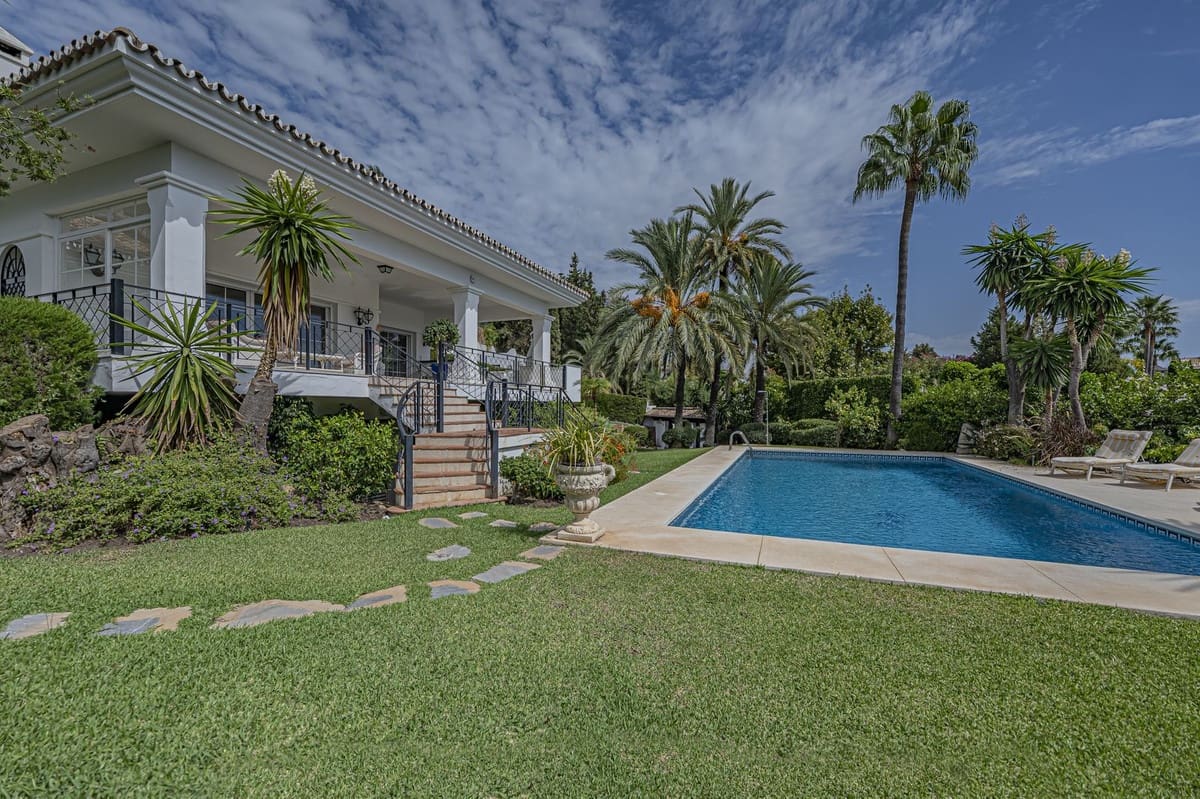 4 Zimmer Villa zu verkaufen in El Paraiso mit Pool Garage - 2.480.000 € (Ref: 10073045)