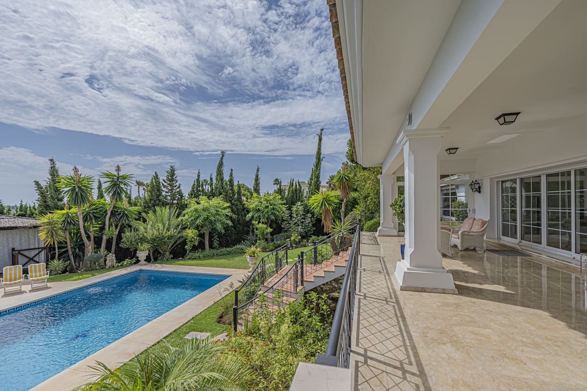 4 Zimmer Villa zu verkaufen in El Paraiso mit Pool Garage - 2.480.000 € (Ref: 10073045)
