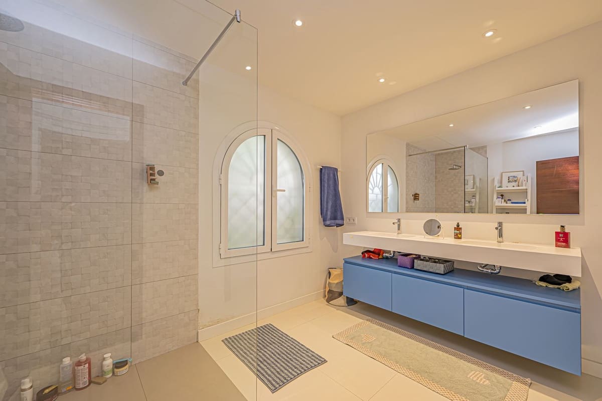 4 Zimmer Villa zu verkaufen in El Paraiso mit Pool Garage - 2.480.000 € (Ref: 10073045)