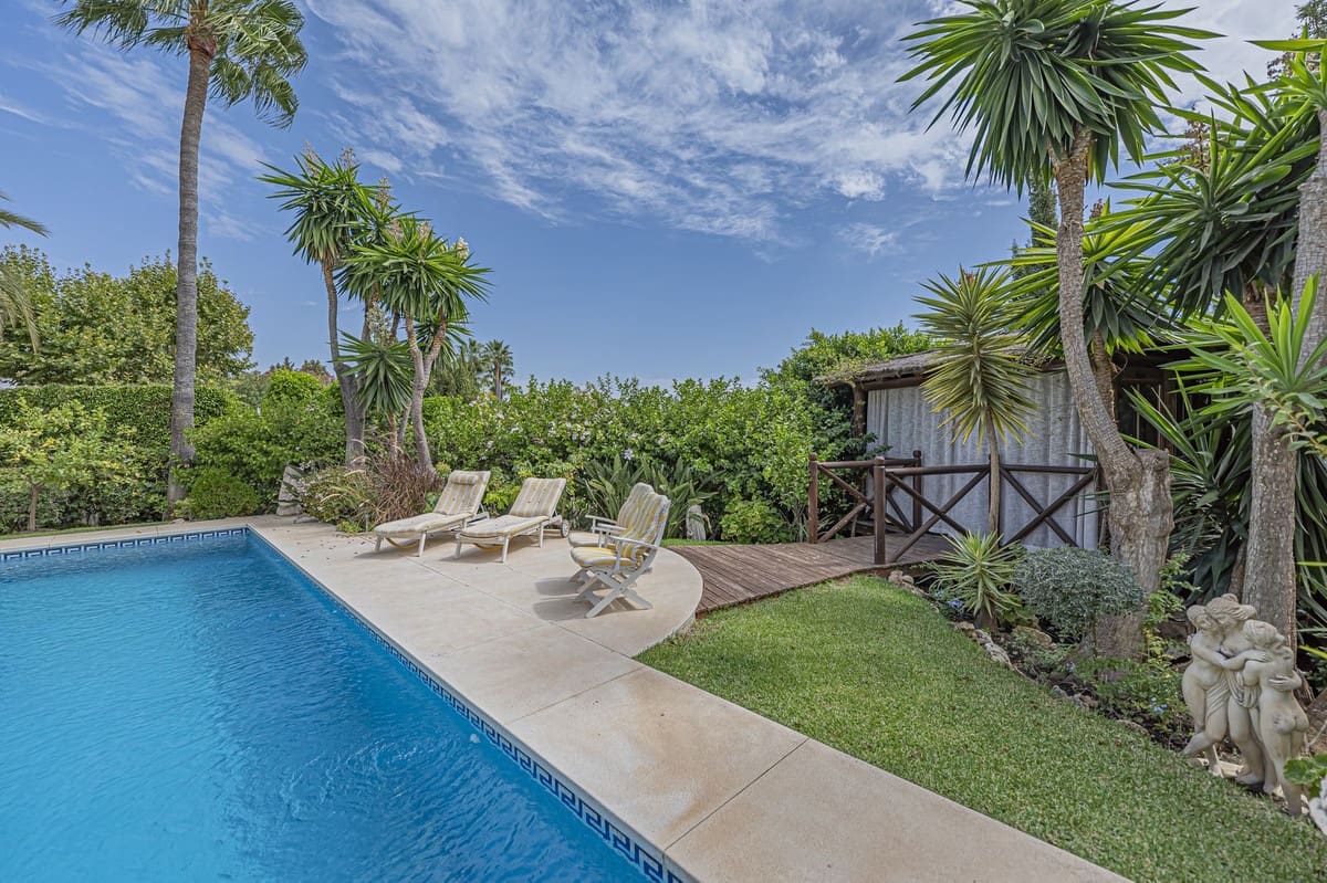 4 Zimmer Villa zu verkaufen in El Paraiso mit Pool Garage - 2.480.000 € (Ref: 10073045)