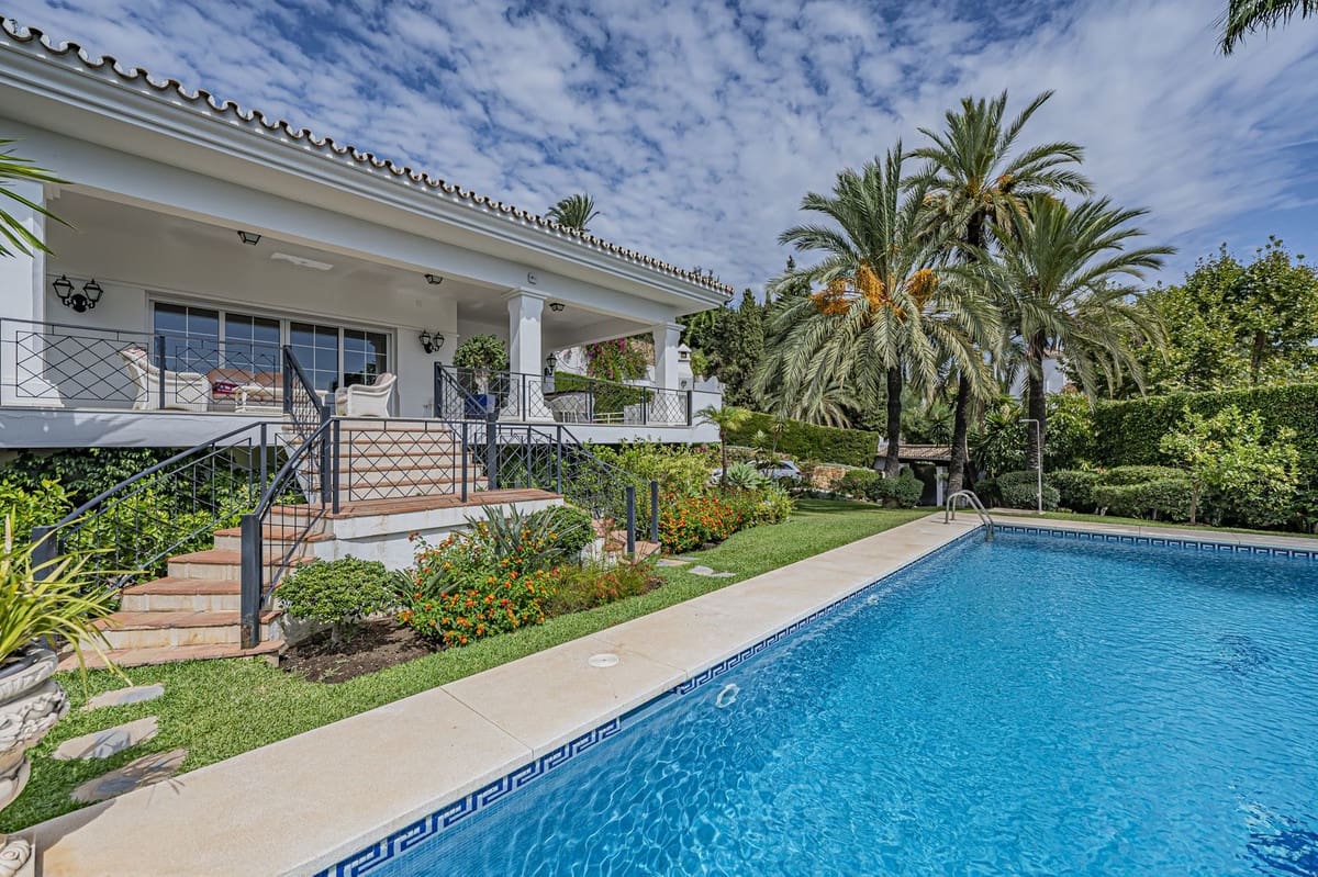 4 Zimmer Villa zu verkaufen in El Paraiso mit Pool Garage - 2.480.000 € (Ref: 10073045)