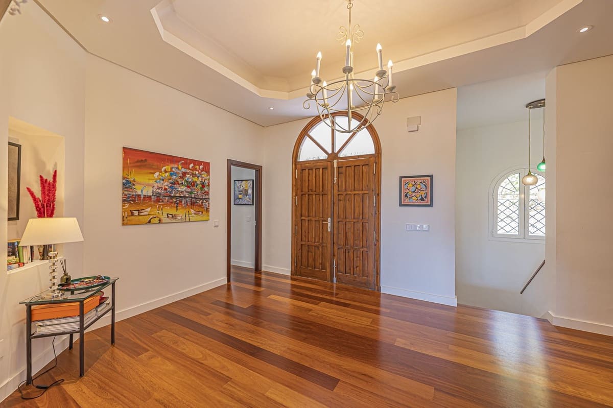 4 Zimmer Villa zu verkaufen in El Paraiso mit Pool Garage - 2.480.000 € (Ref: 10073045)