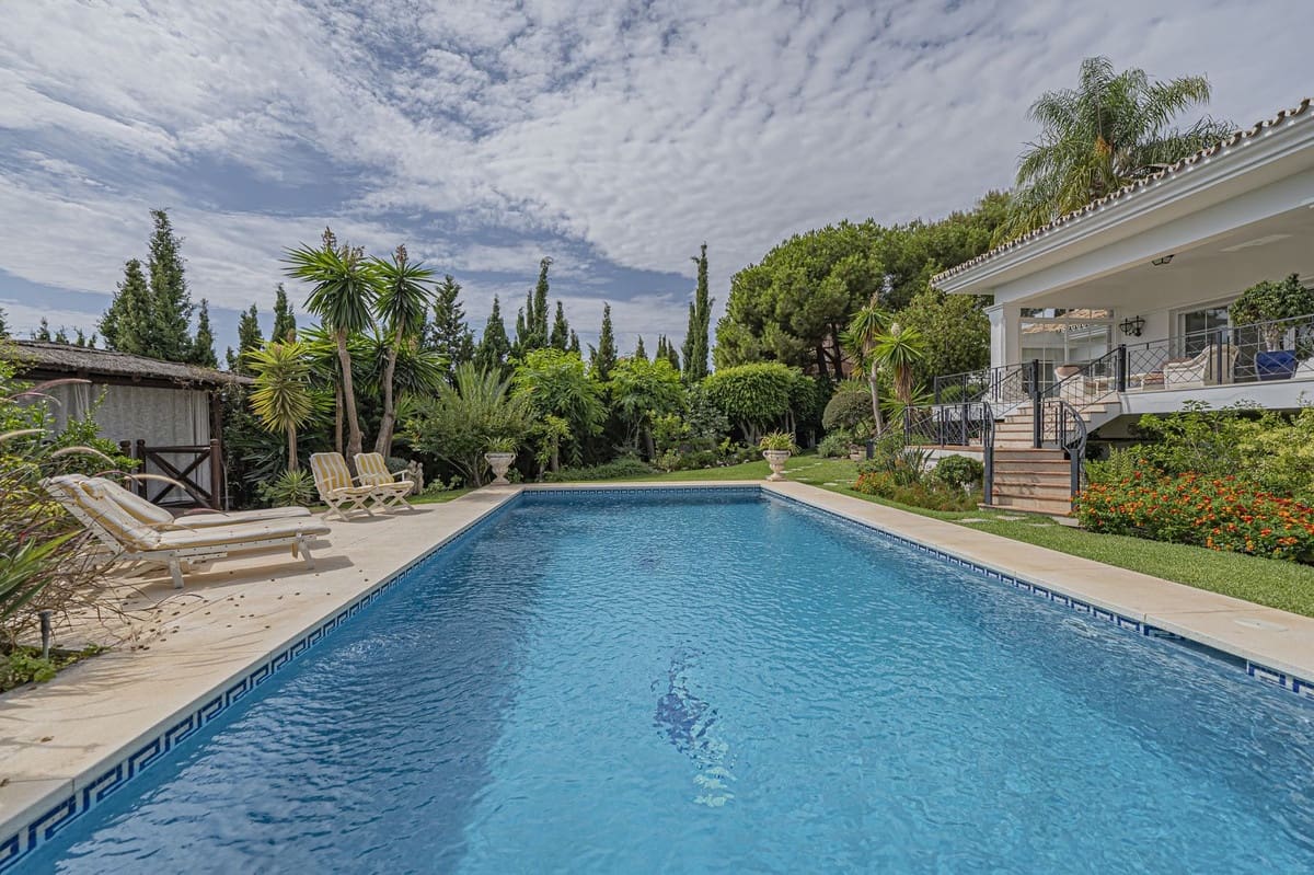 4 Zimmer Villa zu verkaufen in El Paraiso mit Pool Garage - 2.480.000 € (Ref: 10073045)