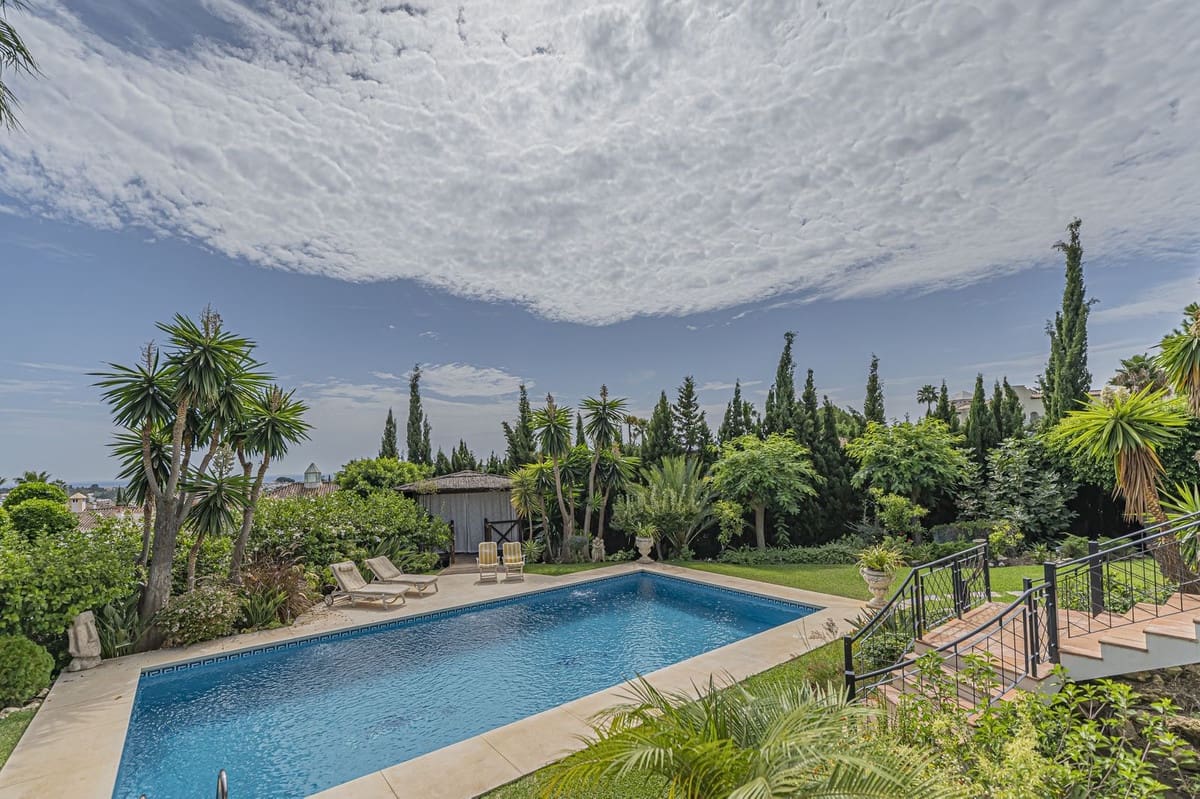 4 Zimmer Villa zu verkaufen in El Paraiso mit Pool Garage - 2.480.000 € (Ref: 10073045)