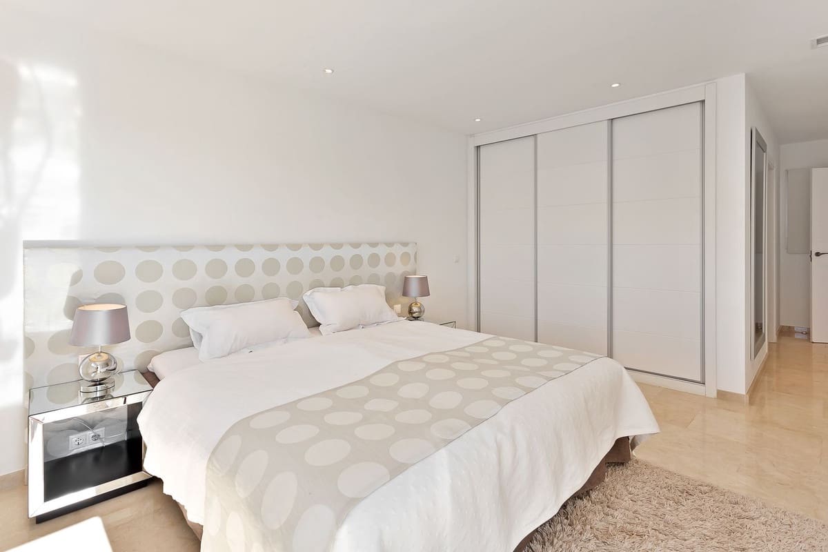 4 sypialnia Willa na sprzedaż w El Rosario z basenem garażem - 2 450 000 € (Ref: 10073047)