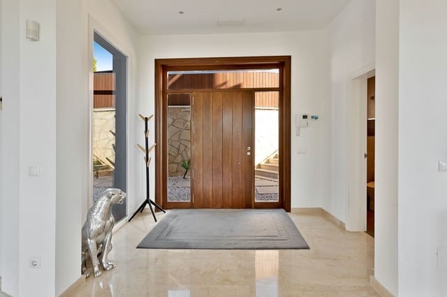 4 sypialnia Willa na sprzedaż w El Rosario, Marbella z basenem garażem - 2 450 000 € (Ref: 10073047)