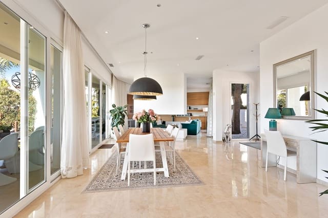 4 sypialnia Willa na sprzedaż w El Rosario, Marbella z basenem garażem - 2 450 000 € (Ref: 10073047)