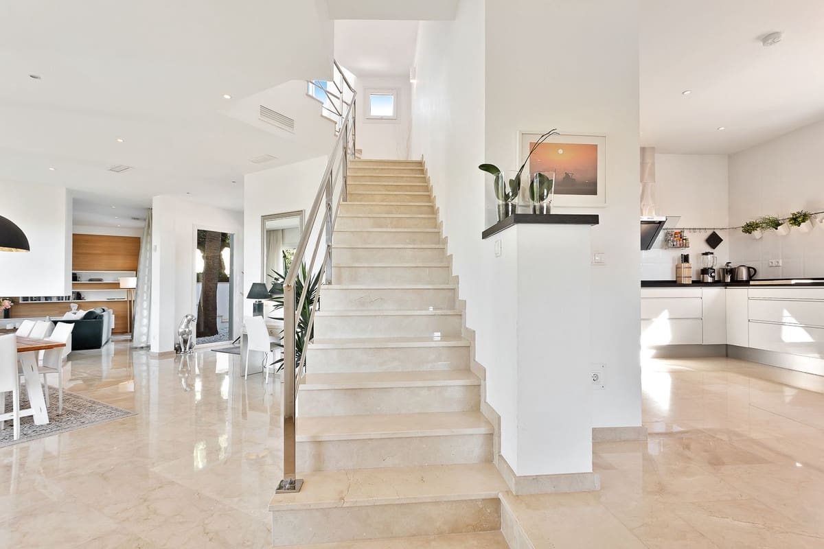 4 sypialnia Willa na sprzedaż w El Rosario z basenem garażem - 2 450 000 € (Ref: 10073047)