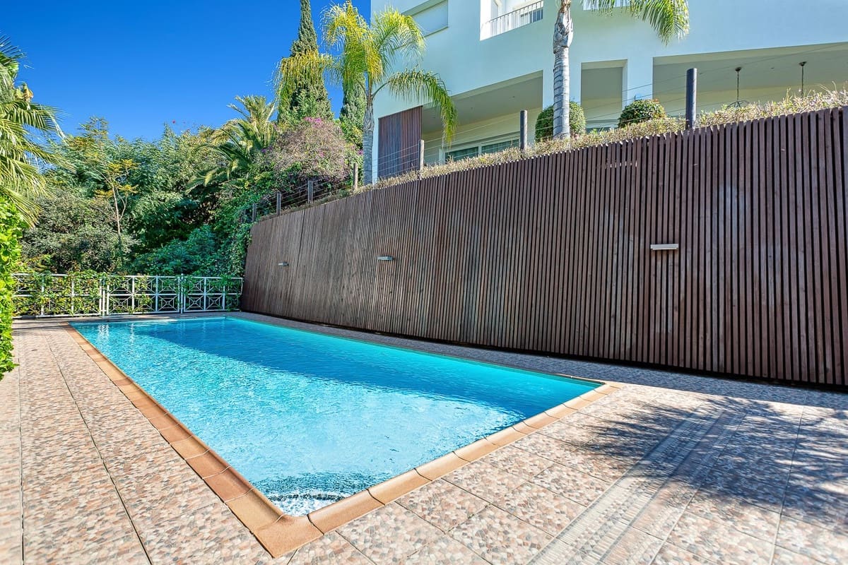 4 sypialnia Willa na sprzedaż w El Rosario z basenem garażem - 2 450 000 € (Ref: 10073047)