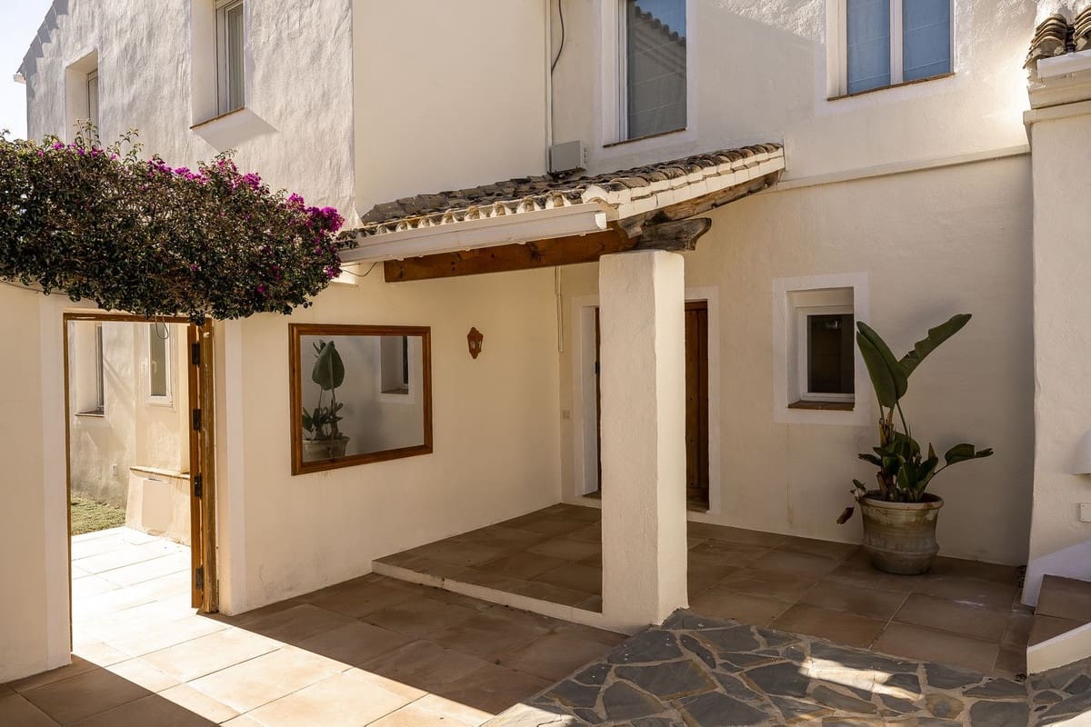 7 quarto Moradia para venda em El Rosario com piscina - 2 200 000 € (Ref: 10073048)