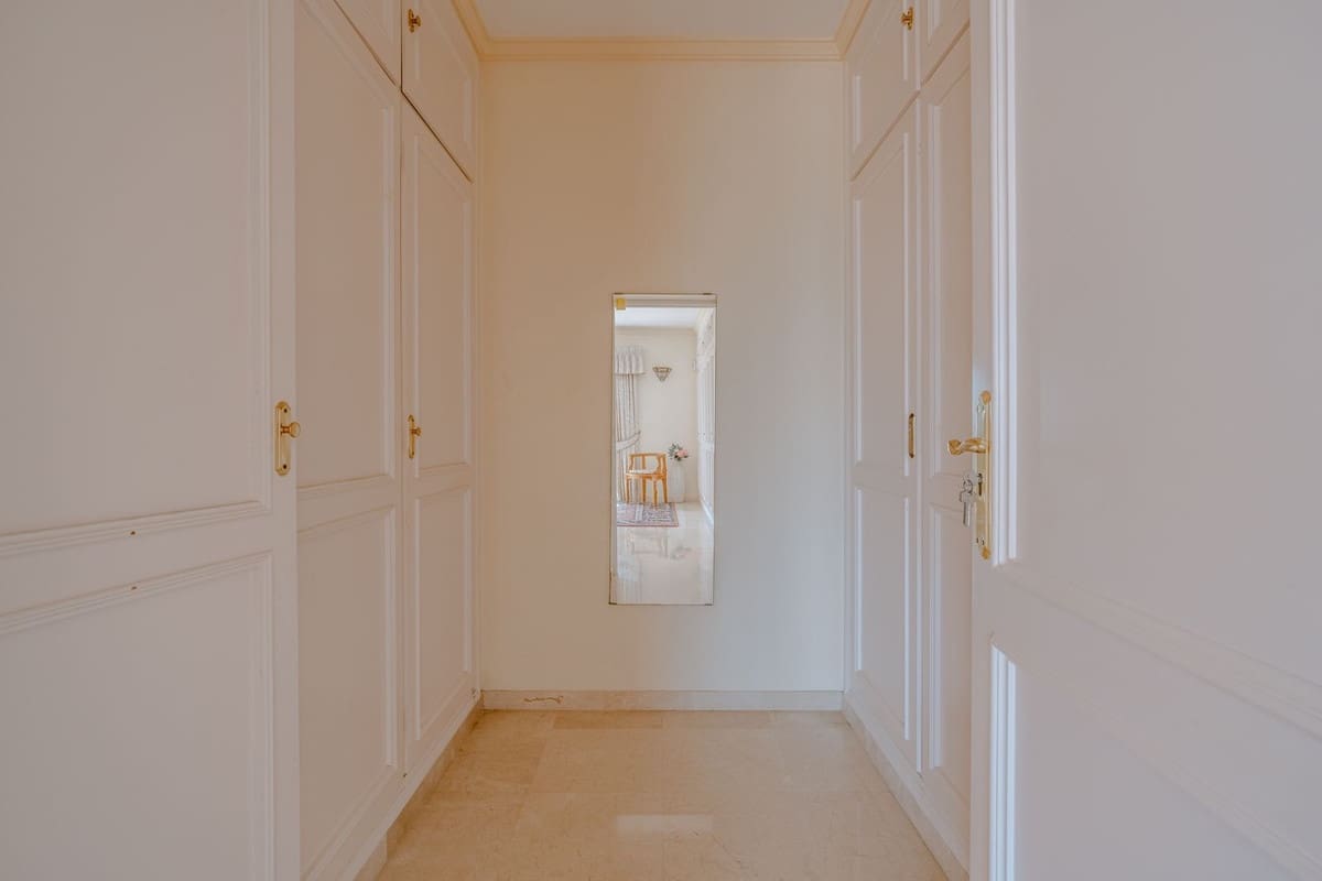 5 Zimmer Villa zu verkaufen in El Paraiso mit Pool Garage - 2.150.000 € (Ref: 10073049)