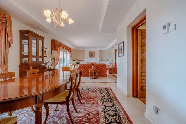 5 quarto Moradia para venda em El Paraiso, Estepona com piscina garagem - 2 150 000 € (Ref: 10073049)