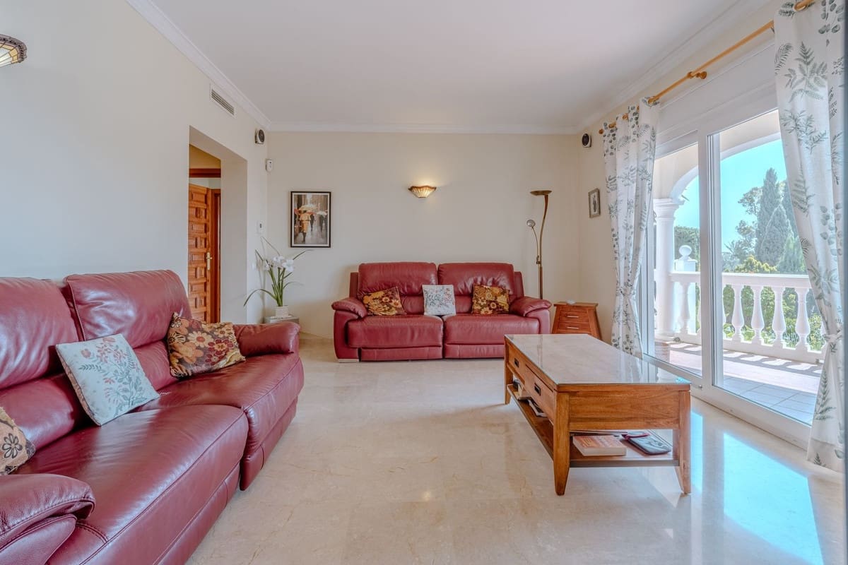 5 Zimmer Villa zu verkaufen in El Paraiso mit Pool Garage - 2.150.000 € (Ref: 10073049)