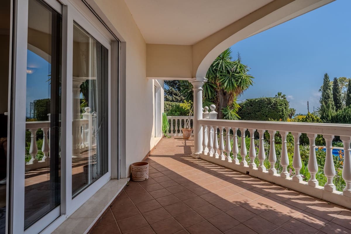5 Zimmer Villa zu verkaufen in El Paraiso mit Pool Garage - 2.150.000 € (Ref: 10073049)