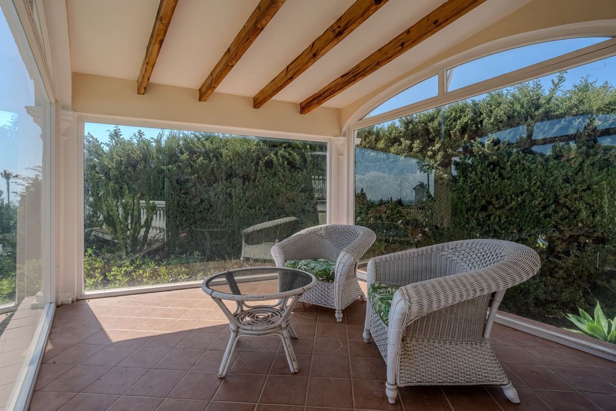 5 Zimmer Villa zu verkaufen in El Paraiso mit Pool Garage - 2.150.000 € (Ref: 10073049)
