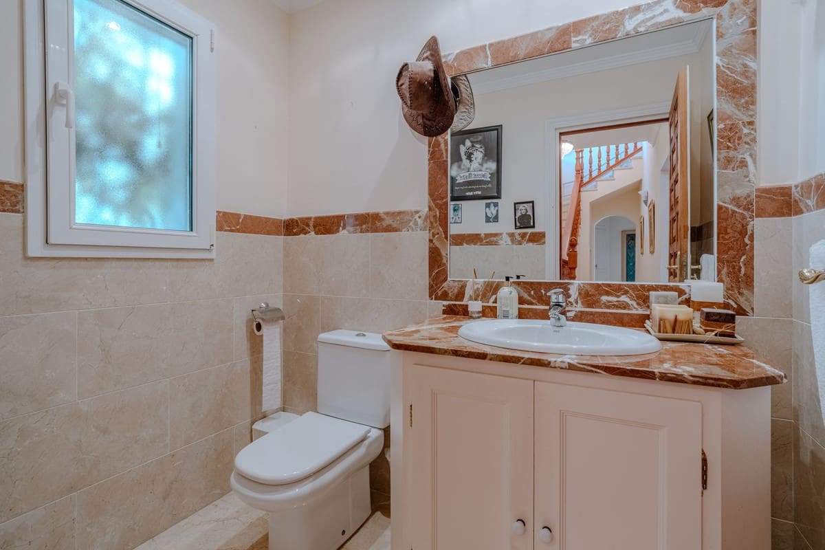 5 Zimmer Villa zu verkaufen in El Paraiso mit Pool Garage - 2.150.000 € (Ref: 10073049)