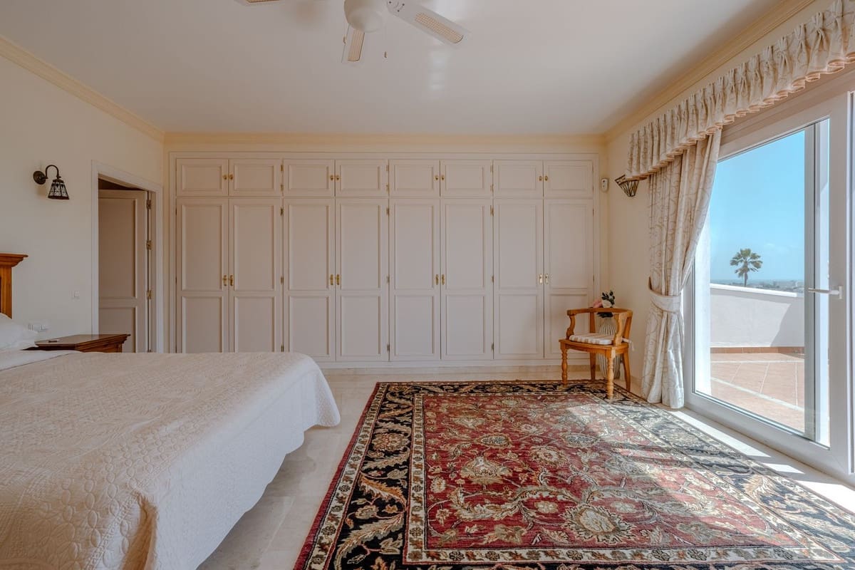 5 Zimmer Villa zu verkaufen in El Paraiso mit Pool Garage - 2.150.000 € (Ref: 10073049)